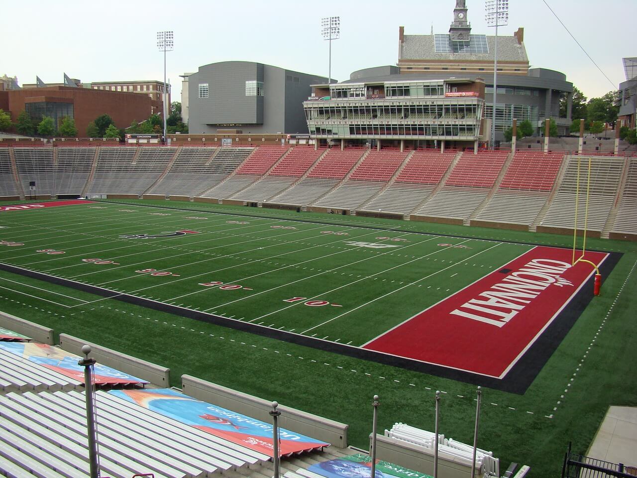 Cincinnati Football: Bearcats edge East Carolina 27-25 behind